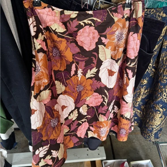 LOFT floral A-Line Skirt - Picture 2 of 3